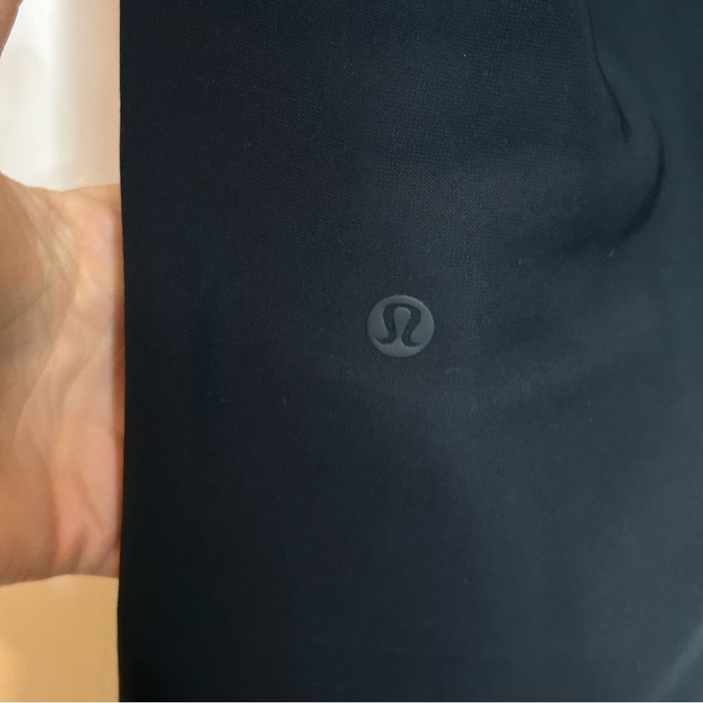 Lululemon On The Fly Crop *Woven 23" Black Size 6 - Picture 12 of 13